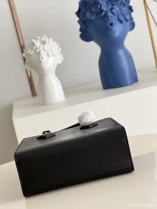 Official oldcobbler SAC VUITTON PETIT LOUIS PLAT 0630